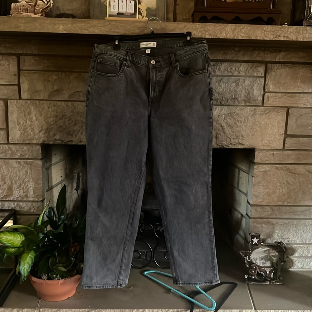 Abercrombie gray denim The 90’s Straight Mid Rise 12s curve love